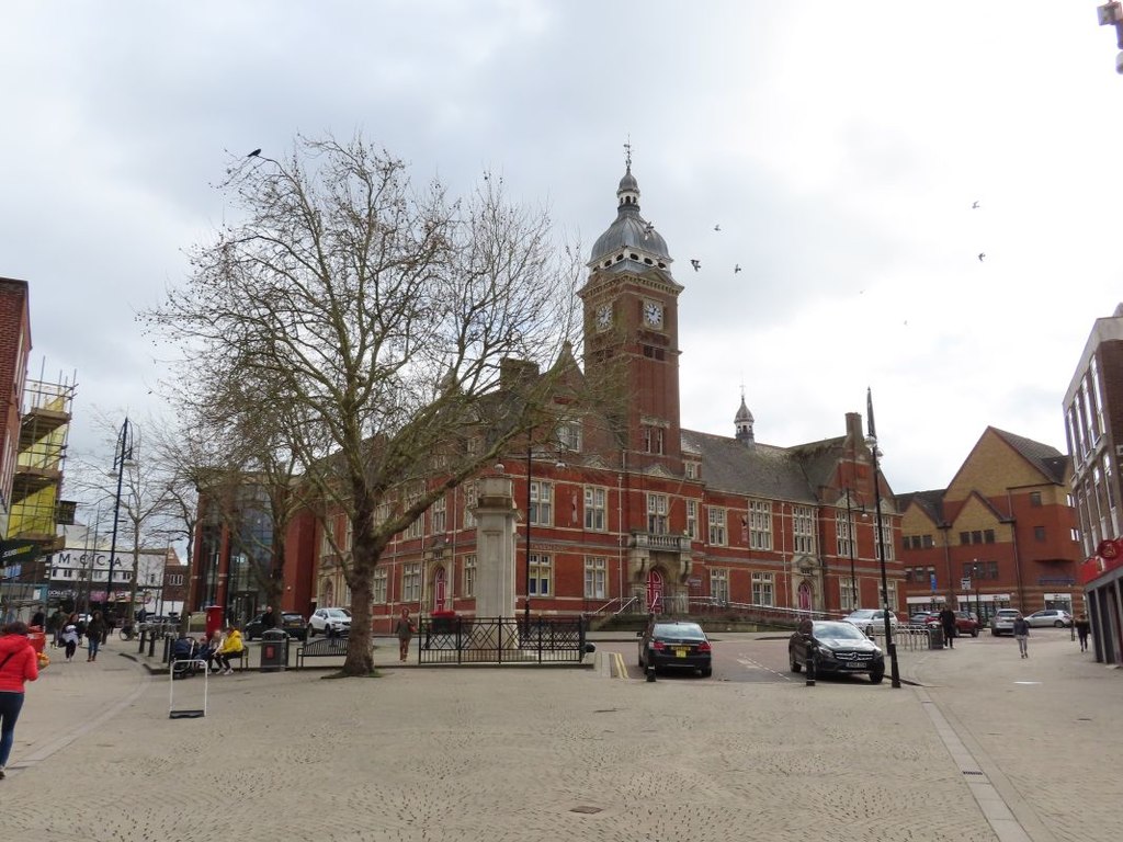 Swindon Old town Hall - geograph.org.uk - 6409414.jpg